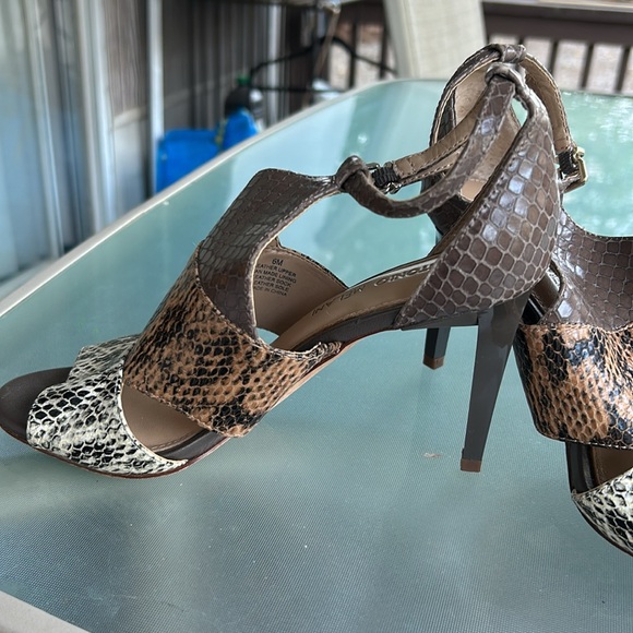 Antonio Melani Leather Faux Snake Skin Heeled Sandals Women’s Size 6 Multi Color - Picture 6 of 6